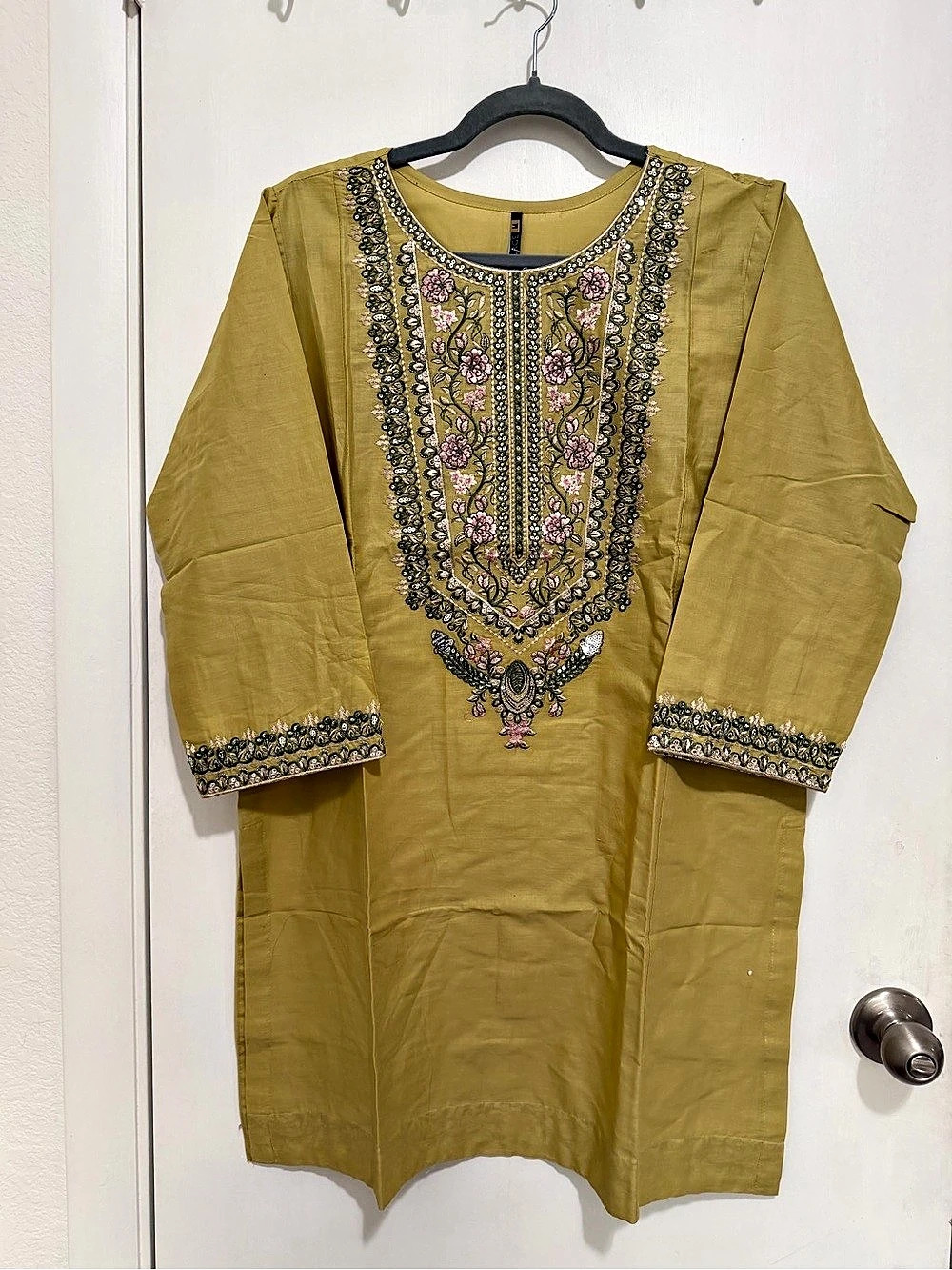 Brand New Pakistani 2-Piece Suit | Size M  | Embroidered Kurta & Printed Pants